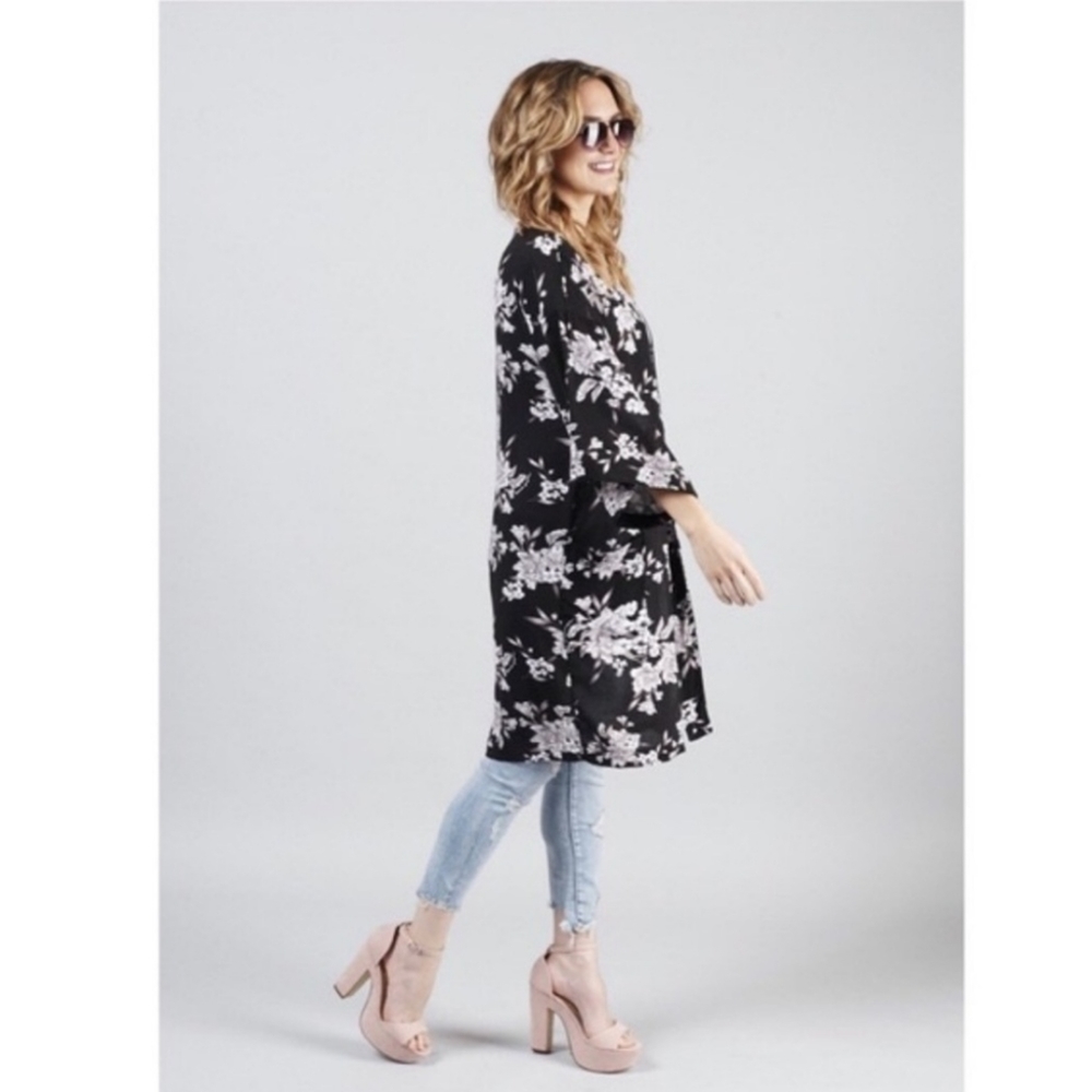 Spiritual Gangster  Maya Floral Kimono ONE SIZE.  Black White Boho